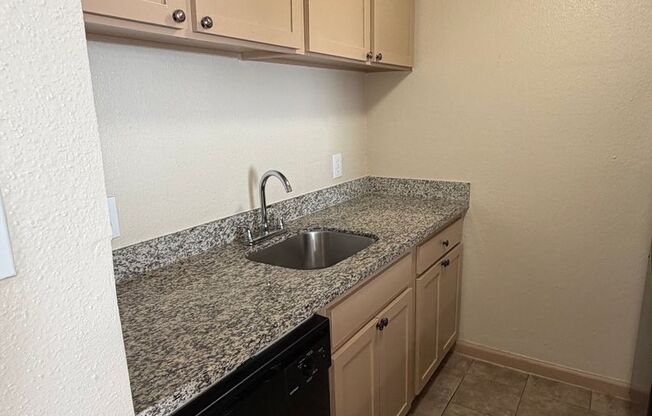 1 bed, 1 bath, 682 sqft, $925, Unit 707