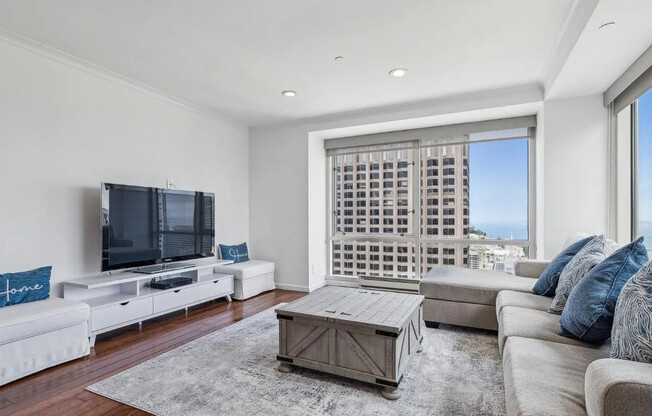 333 Bush Street, Unit #3904