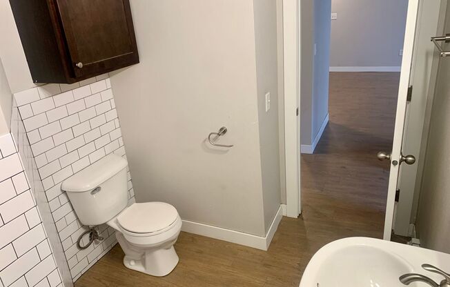 1 bed, 1 bath, $950, Unit 115