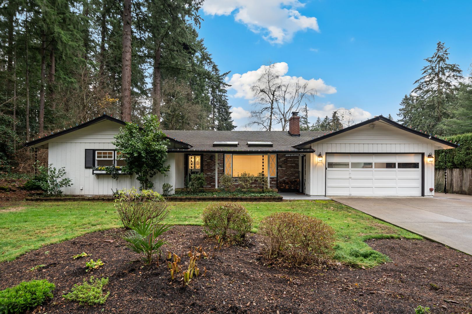 19032 SW Kristi Way, Lake Oswego, OR. 97035