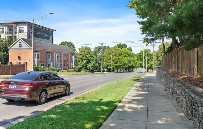 Amazing 2BE/2BA on the Top Floor that's within Walking Distance to Vanderbilt, Belmont, Music Row, and Hillsboro Village