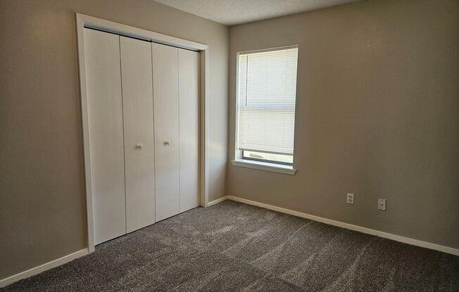 2 beds, 1 bath, 700 sqft, $795, Unit 31204