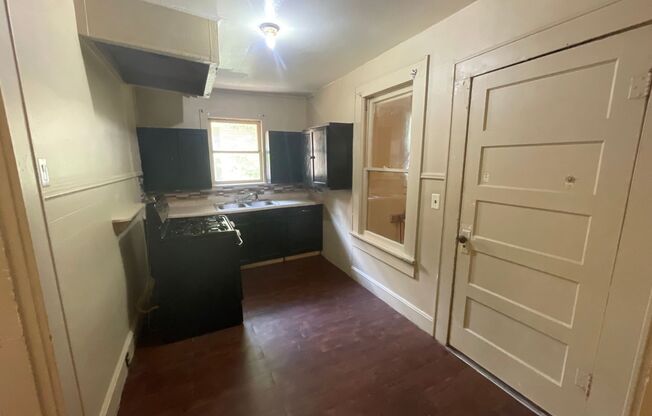 2 beds, 1 bath, $550