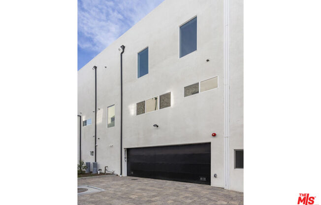 3210 1/2 VERDUGO RD