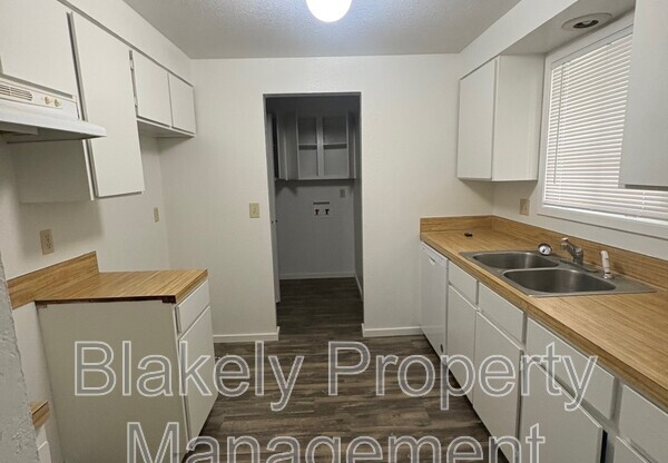 3047 N LINDA VIS LN