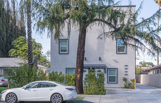 16753-16755 1/2 Sherman Way