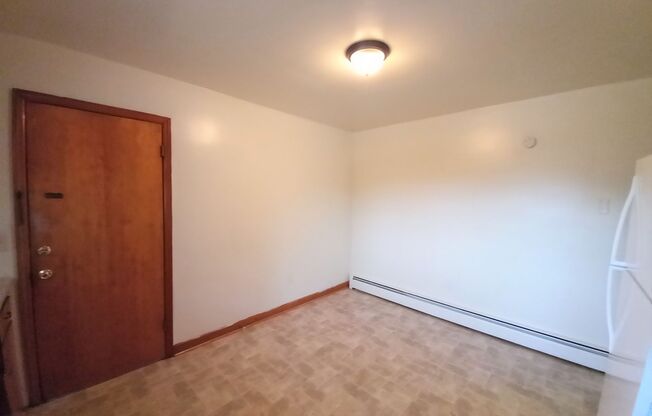 2 beds, 1 bath, 903 sqft, $1,290, Unit A-1