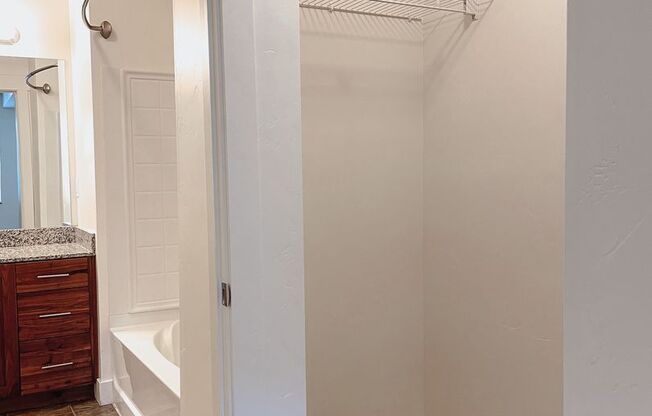 1 bed, 1 bath, 705 sqft, $1,175, Unit 319
