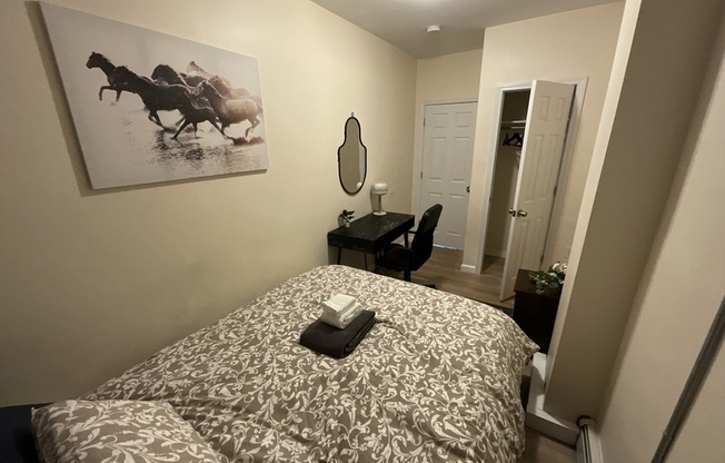 3 beds, 1 bath, 1,100 sqft, $4,700, Unit 3