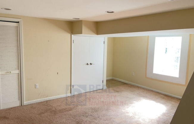 2 beds, 1 bath, $1,200