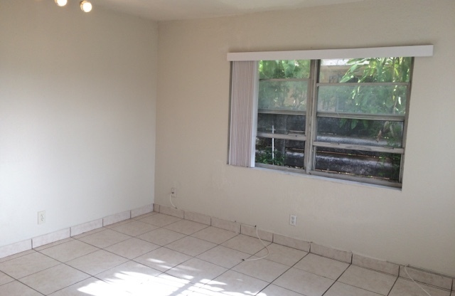 Large 3-2 apartment with central air and hookups for washer and dryer