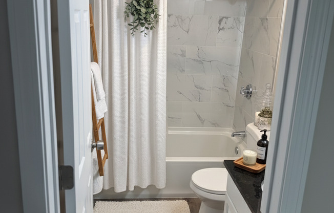 2 beds, 1 bath, 680 sqft, $2,325, Unit 23-28