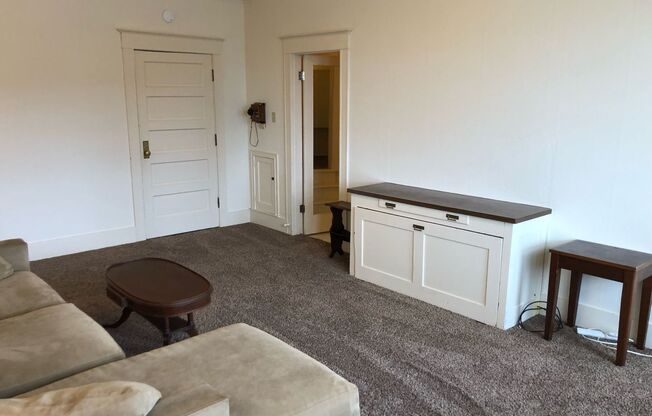 Studio, 1 bath, $1,275, Unit #33