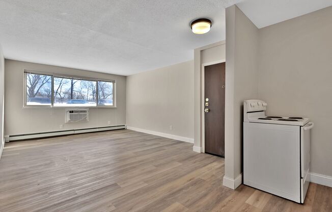 2 beds, 1 bath, $1,685, Unit 111