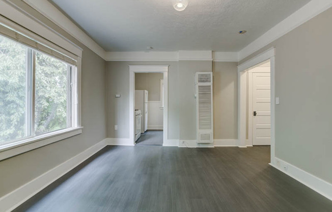St. Johns: Gorgeous Renovated Studio Ready Late-May!