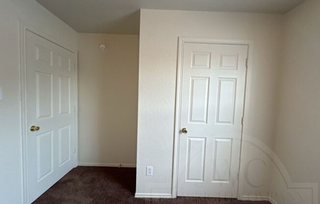 3 beds, 2 baths, $875, Unit 3307 Toledo Unit A