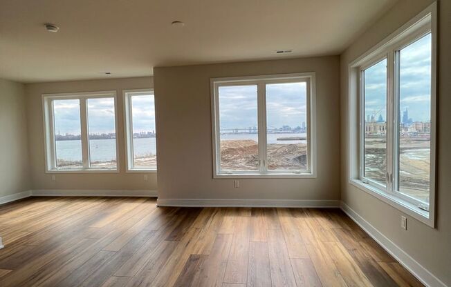 Gorgeous 3BD/2.5BA Waterfront Townhome!