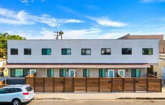 Beautiful Renovated 2 Bed/1 Bath Unit