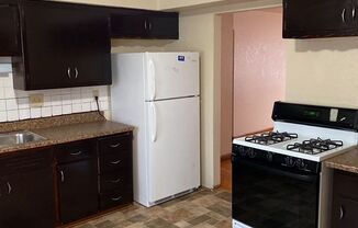 3 beds, 1 bath, $1,099, Unit 5440-2