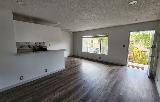 1576 LOCUST AVE