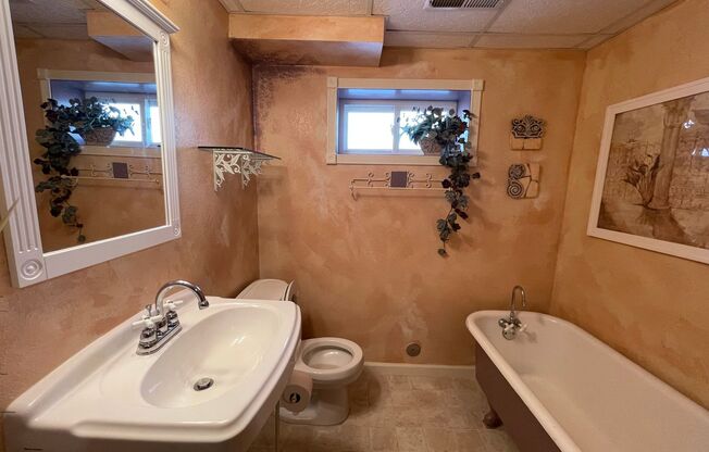 2 beds, 2 baths, $1,595