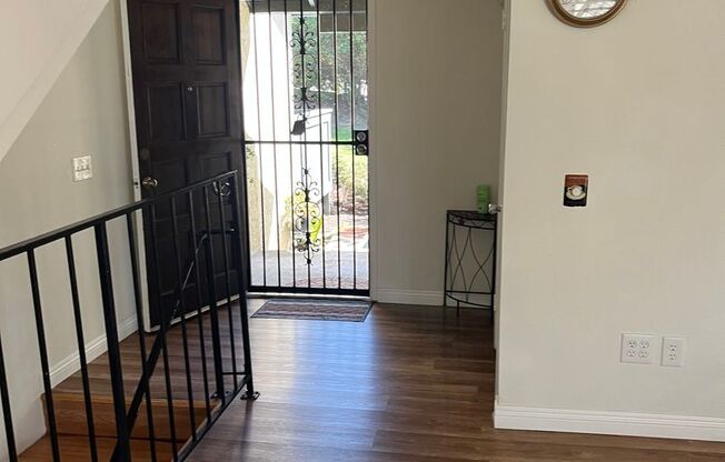 3BR 2BA Townhouse in OAK PARK