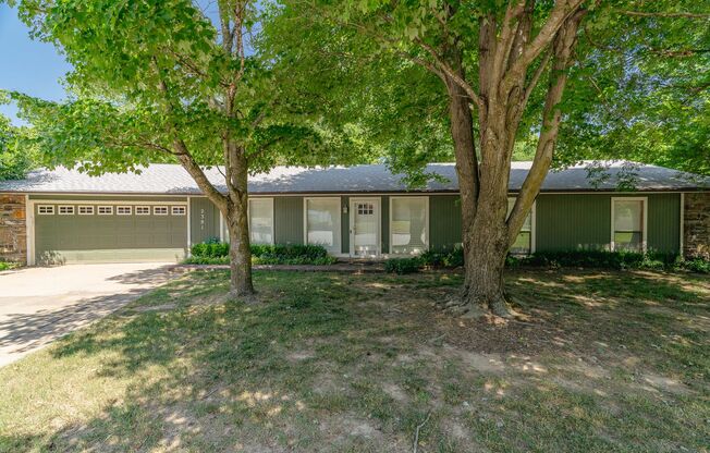 Walk to Gulley Park from this Stunning 3-bedroom 2 bath Home in Fayetteville!!!