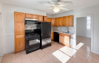 4 beds, 1 bath, 1,500 sqft, $3,900, Unit 27