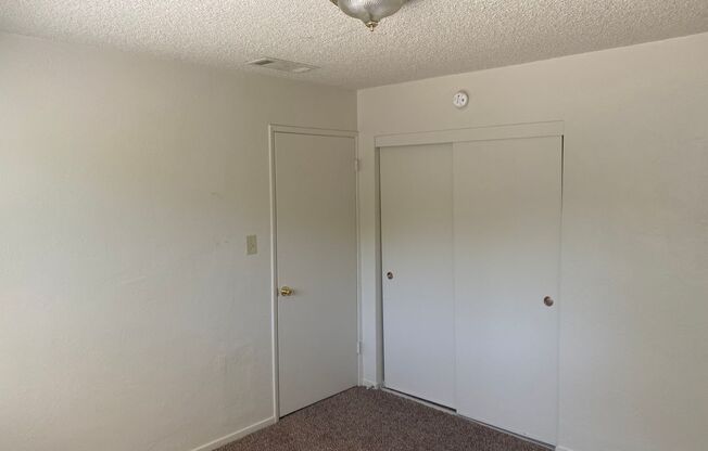 2 beds, 1 bath, 700 sqft, $1,129, Unit 2210