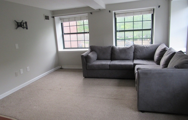 1 bed, 1 bath, 712 sqft, $1,795, Unit 120