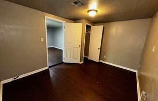 2 beds, 1 bath, $700