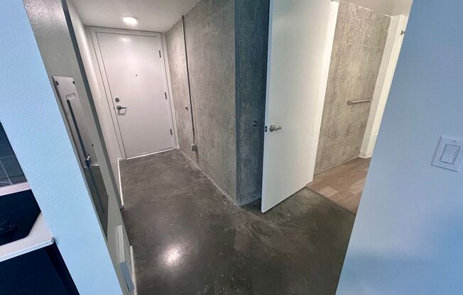 Studio, 1 bath, 310 sqft, $1,280, Unit 205