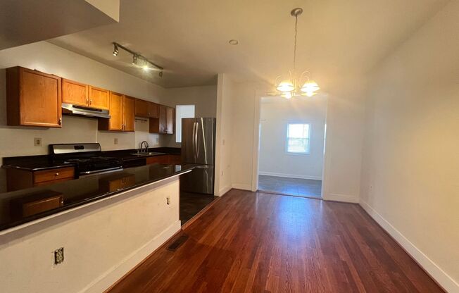 Charming 4 BR/2 BA Townhome in Eckington!