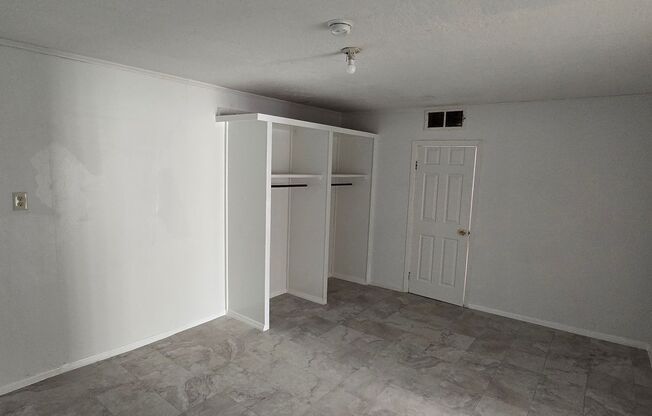 2 beds, 1 bath, 1,068 sqft, $1,150, Unit House