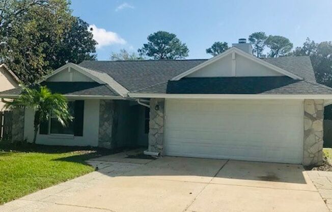 Adorable 3/2 located in Oviedo - Alafaya Woods! Move in READY!