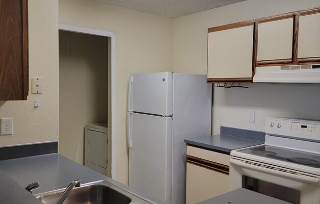 2 beds, 1 bath, $1,275, Unit # 2-308