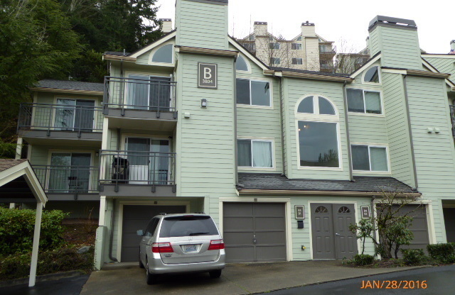 3 Bed 2 Bath Condo in Factoria
