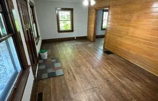 3 beds, 1 bath, $990