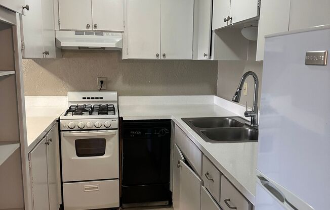 1 bed, 1 bath, 575 sqft, $1,199, Unit 55