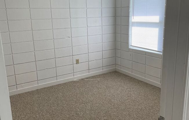 2 beds, 1 bath, $800