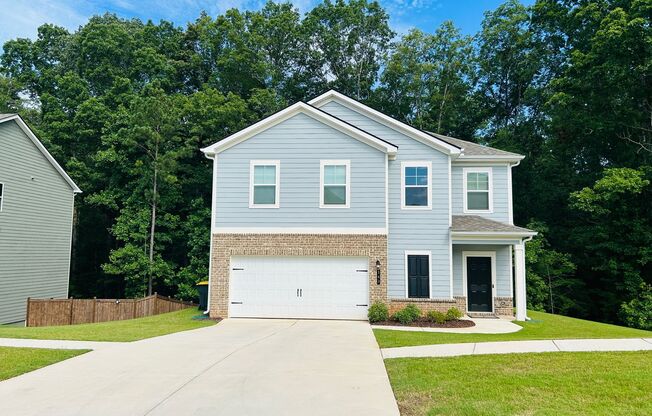 LIKE NEW! 3 bedroom, 2.5 bath home minutes from Downtown Newnan! Must see!