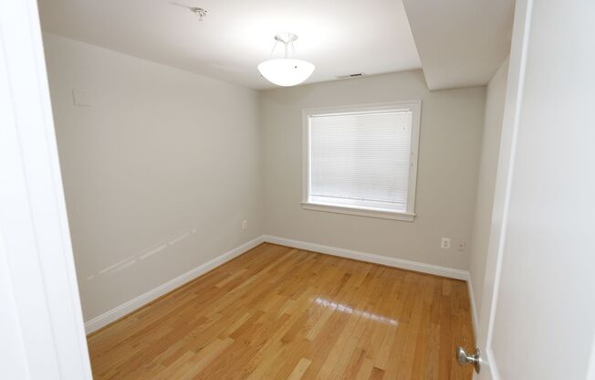 2 beds, 1 bath, 850 sqft, $2,100, Unit 1903-#104