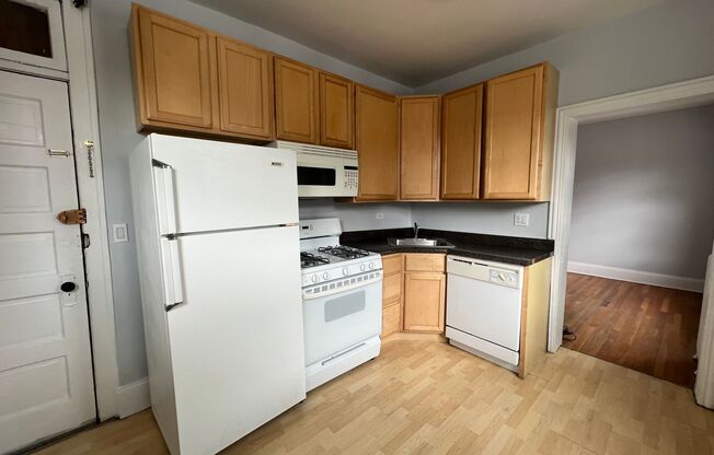 Beautiful Vintage Apartments Near NorthShore Evanston Hospital