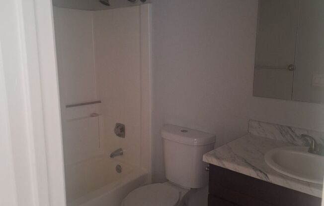 2 beds, 1 bath, 890 sqft, $1,200, Unit 102