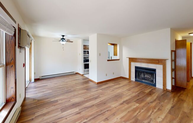 2 beds, 2 baths, 950 sqft, $1,795, Unit 7670CA