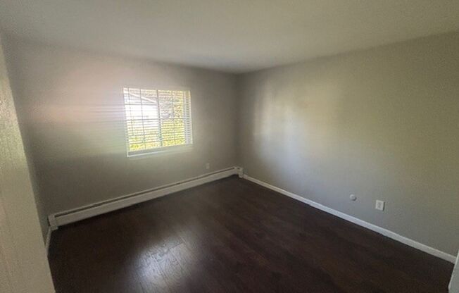 1 bed, 1 bath, 650 sqft, $1,050, Unit 27-104