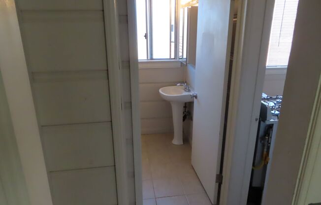 Studio, 1 bath, 400 sqft, $1,640, Unit 5