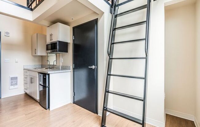 Studio, 1 bath, 220 sqft, $1,200, Unit A31