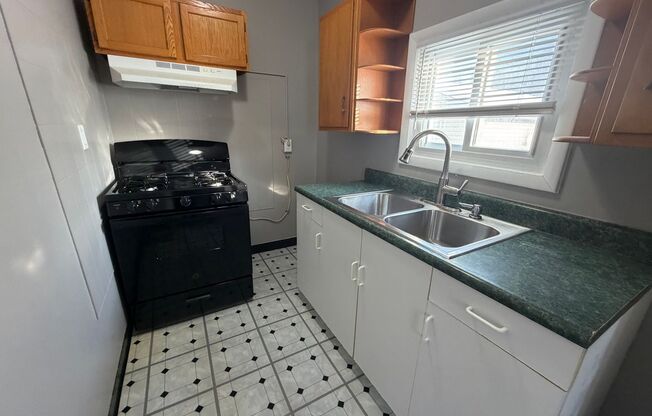 512 E Masterson Avenue