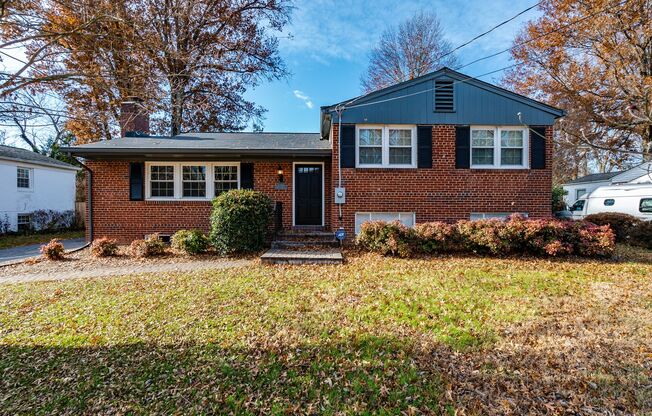 Gorgeous 4 Bed 3 Bath Brick Home In Serene Hollindale
